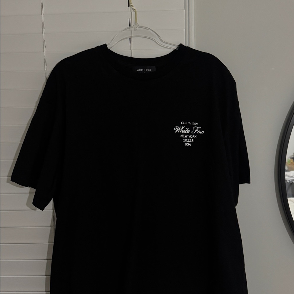 White Fox Boutique Black Boxy Tee L/XL